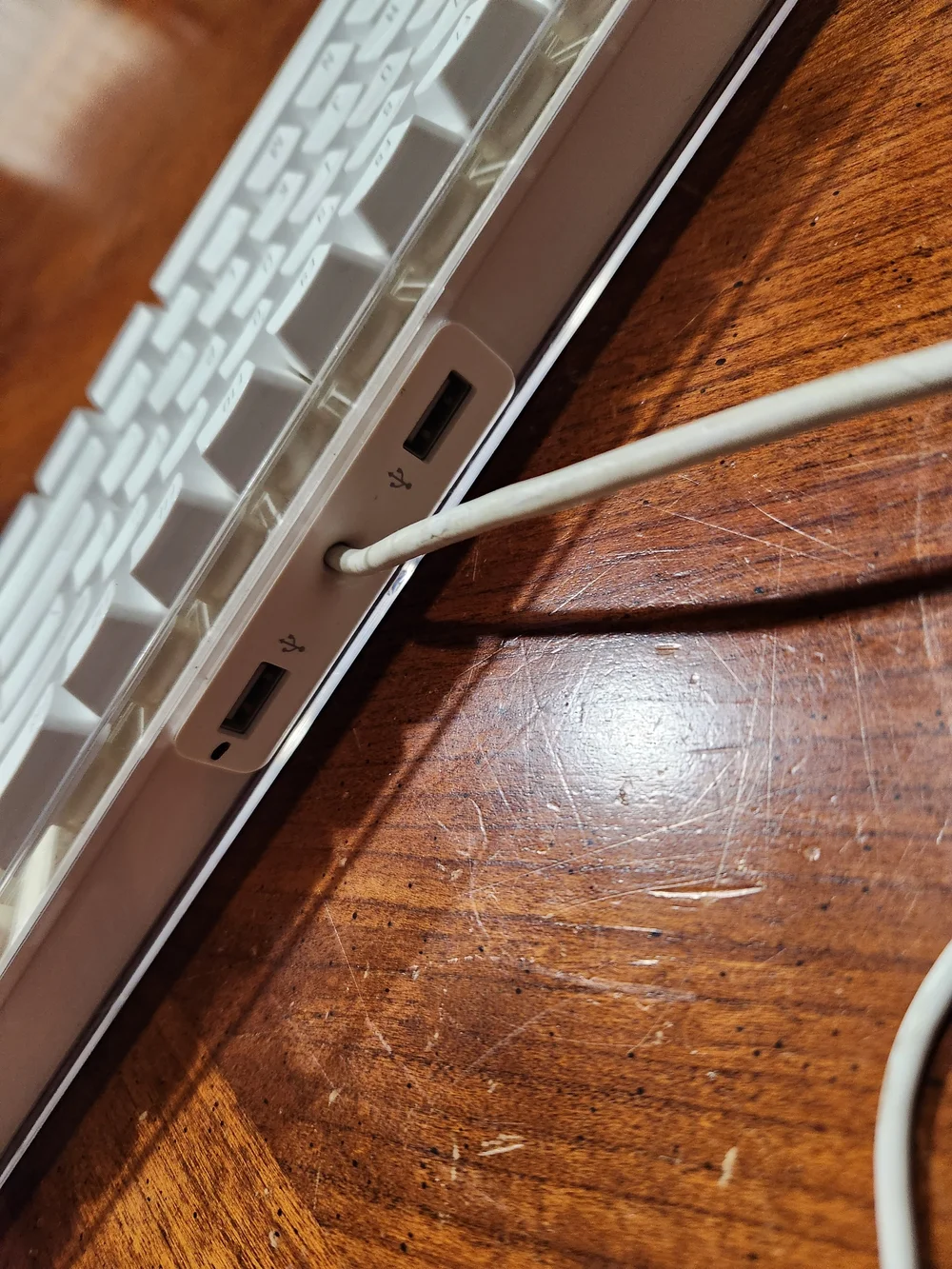 Apple White Wired Keyboard and Clear-Edged White Mouse